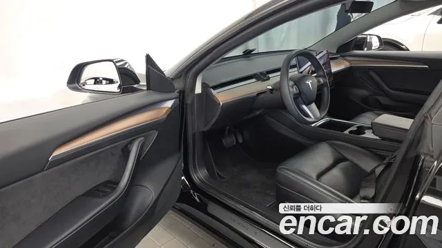 Tesla Model 3 — Фото автомобиля 15