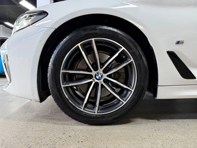BMW 5 Series — Фото автомобиля 24