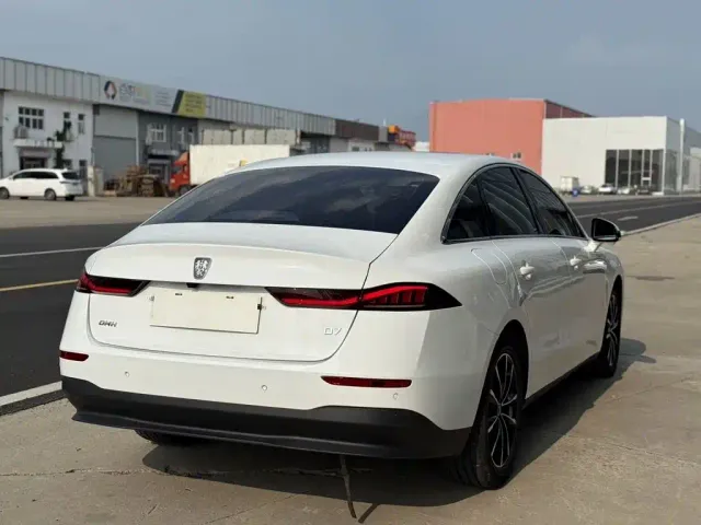 Roewe D7 — Фото автомобиля 14