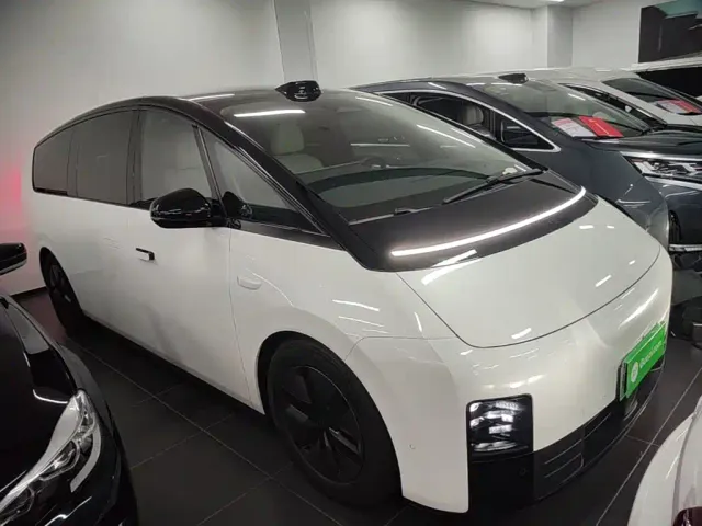Li Auto MEGA — Фото автомобиля 21