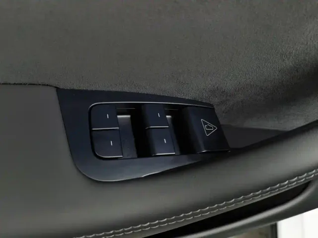 Tesla Model Y — Фото автомобиля 9