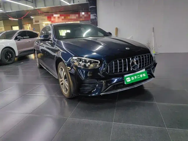 Mercedes-Benz E-Class — Фото автомобиля 3
