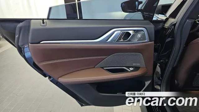 BMW i4 — Фото автомобиля 25
