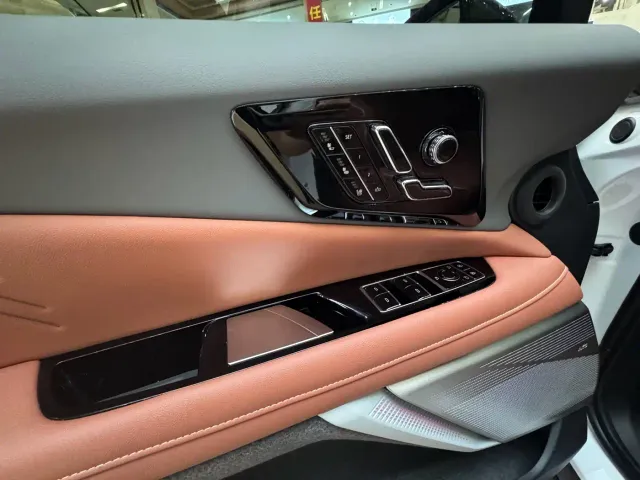 Cadillac Optiq — Фото автомобиля 9