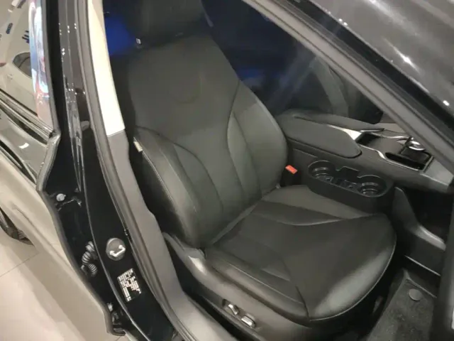 Hongqi E-QM5 — Фото автомобиля 24