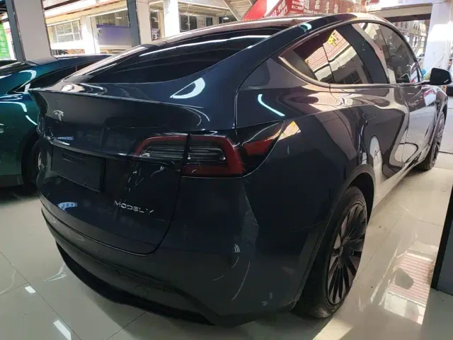 Tesla Model Y — Фото автомобиля 6