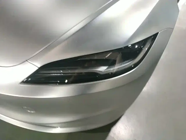 Tesla Model 3 — Фото автомобиля 23