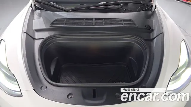 Tesla Model Y — Фото автомобиля 6