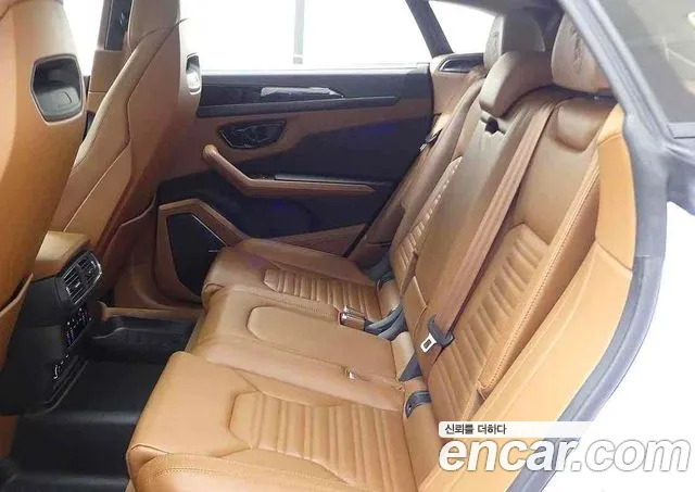 Lamborghini Urus — Фото автомобиля 9
