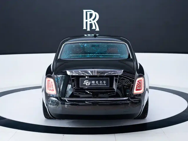 Rolls-Royce Phantom — Фото автомобиля 5