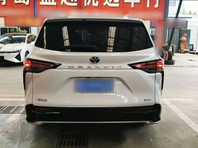 Toyota Granvia — Фото автомобиля 5