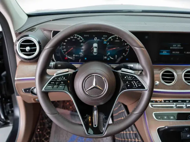 Mercedes-Benz E-Class — Фото автомобиля 12