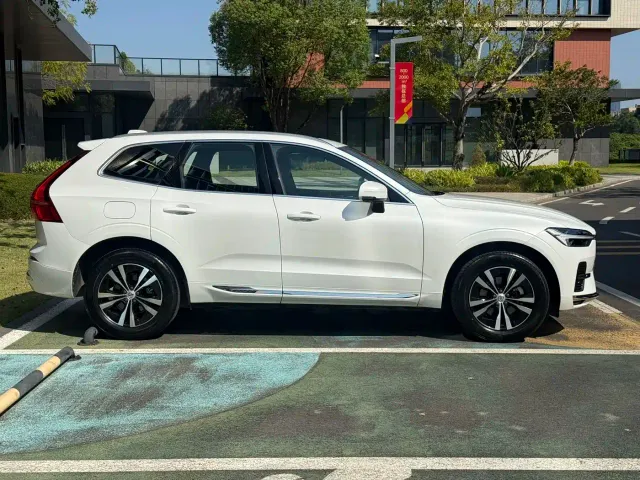 Volvo XC60 — Фото автомобиля 5