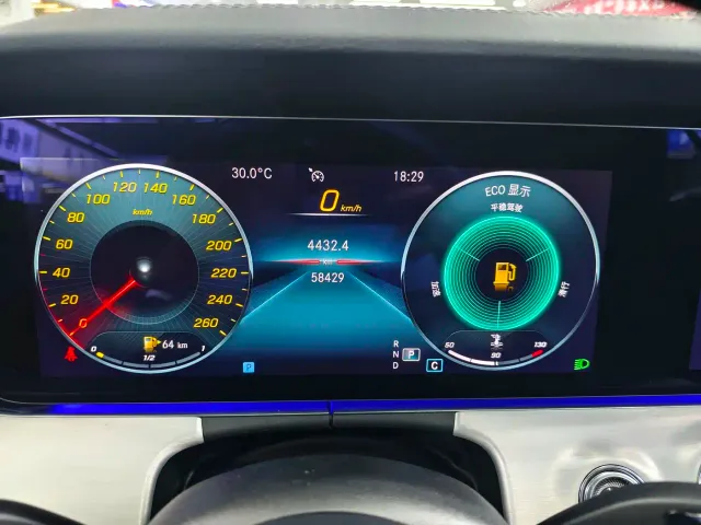 Mercedes-Benz E-Class — Фото автомобиля 10
