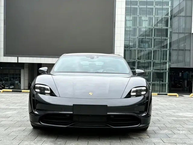 Porsche Taycan — Фото автомобиля 2