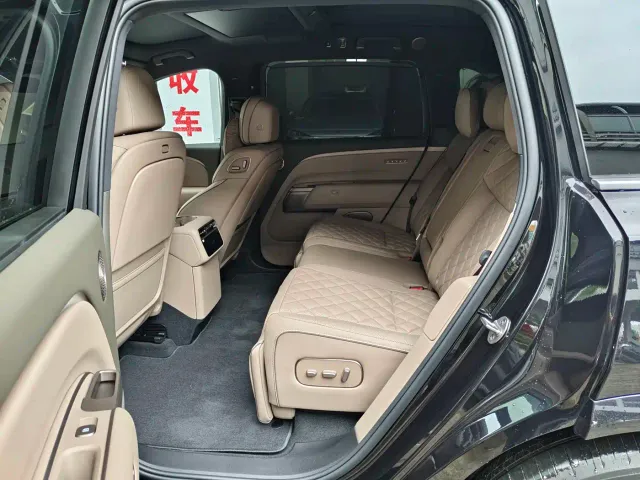 Li Auto L8 — Фото автомобиля 5