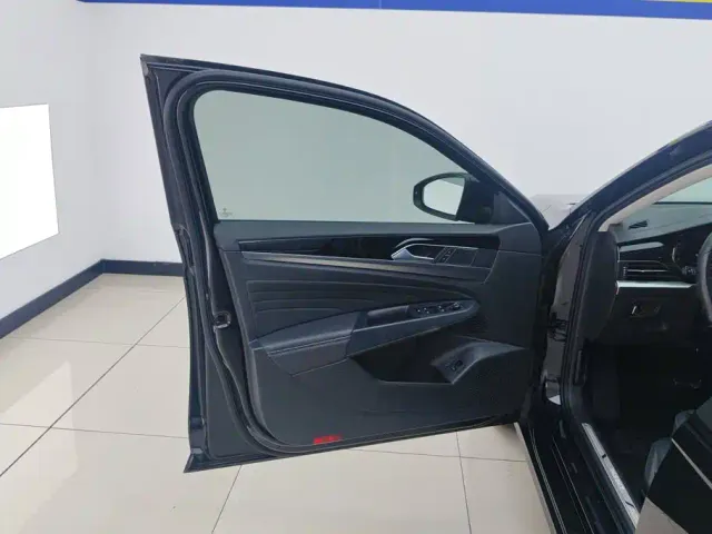 Volkswagen Passat — Фото автомобиля 7