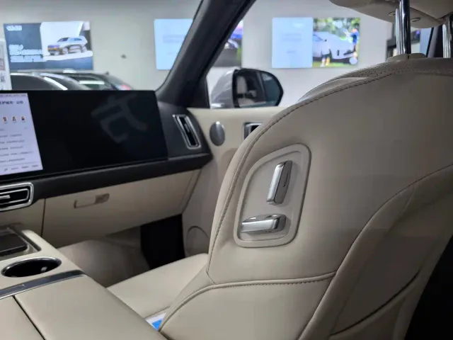 Li Auto L8 — Фото автомобиля 15