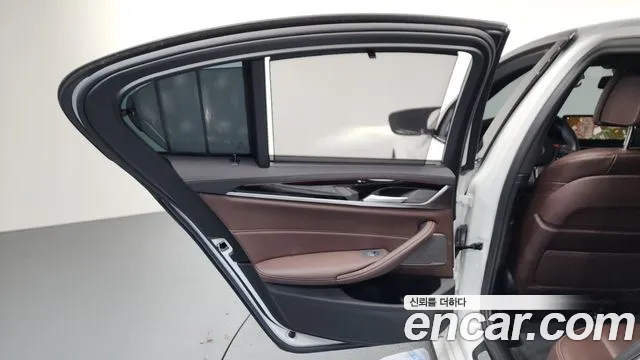 BMW 5 Series G30 — Фото автомобиля 14