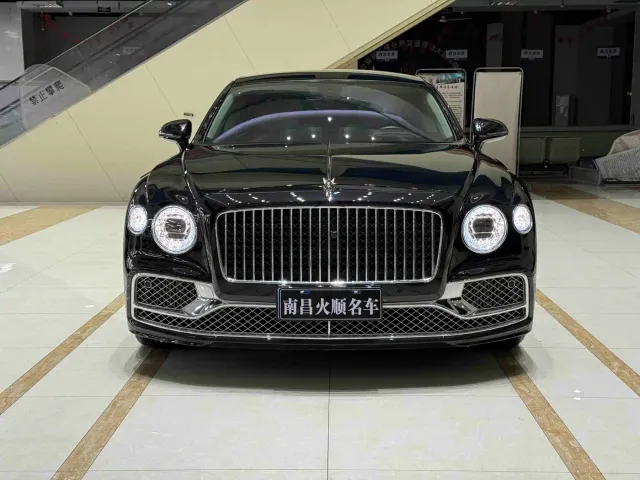 Bentley Flying Spur — Фото автомобиля 2