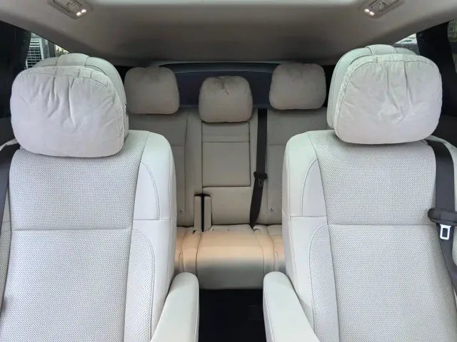 Li Auto MEGA — Фото автомобиля 11