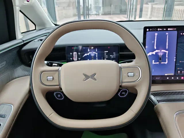 Xpeng X9 — Фото автомобиля 9