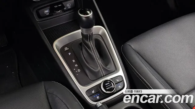Hyundai Venue — Фото автомобиля 9