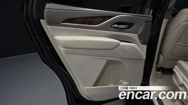 Cadillac Escalade 5th Gen — Фото автомобиля 14
