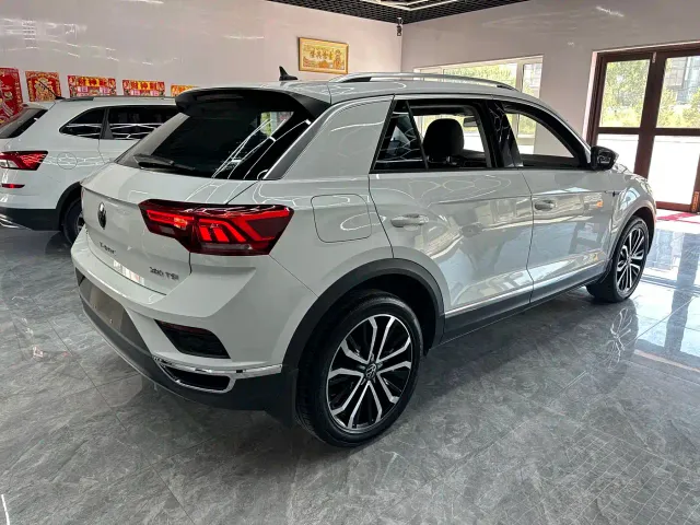 Volkswagen T-Roc — Фото автомобиля 6