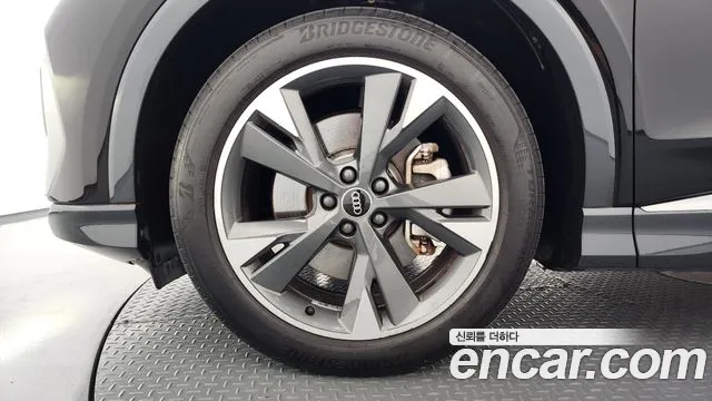 Audi Q4 e-tron — Фото автомобиля 5