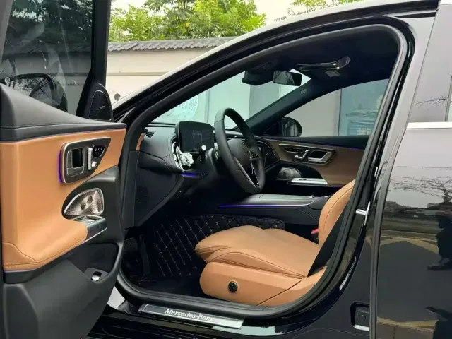 Mercedes-Benz E-Class — Фото автомобиля 3