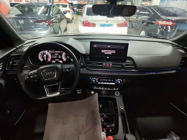 Audi Q5L — Фото автомобиля 9
