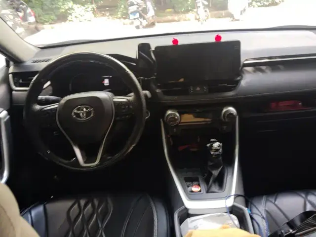 Toyota RAV4 — Фото автомобиля 12