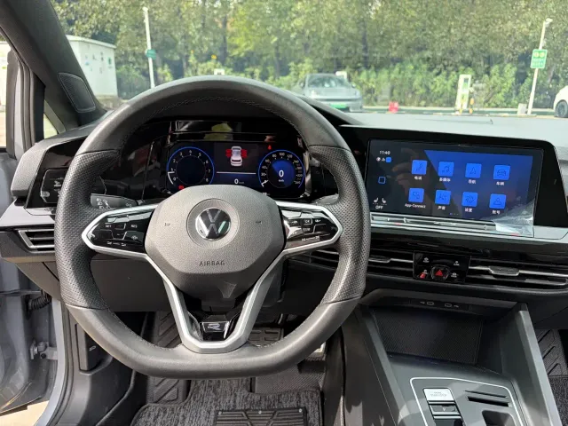 Volkswagen Golf — Фото автомобиля 13