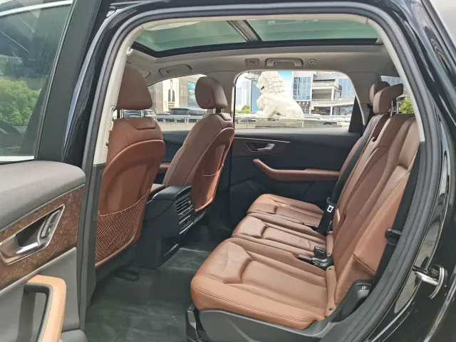 Audi Q7 — Фото автомобиля 11