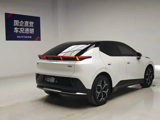 Lynk & Co Z20 — Фото автомобиля 4