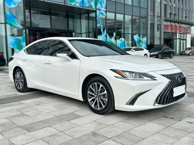 Lexus ES — Фото автомобиля 3