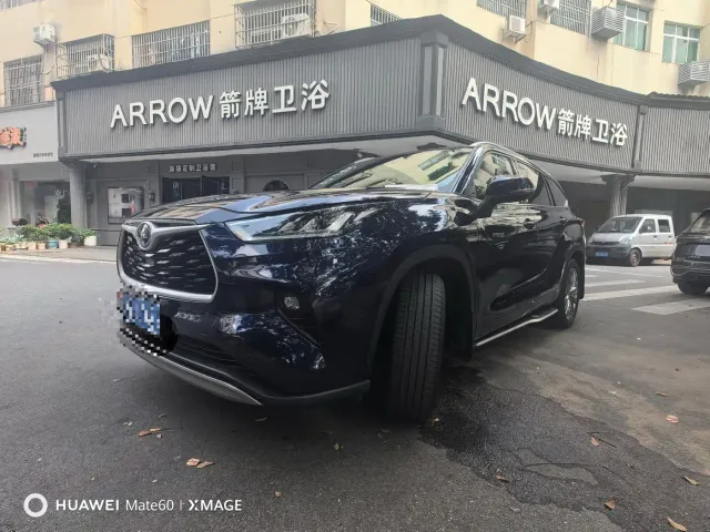 Фотография автомобиля — Toyota Highlander