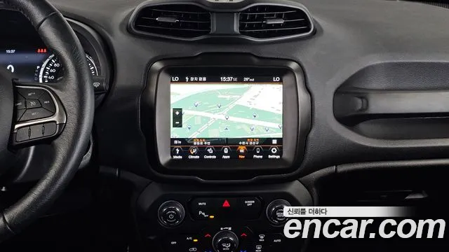 Jeep Renegade — Фото автомобиля 14