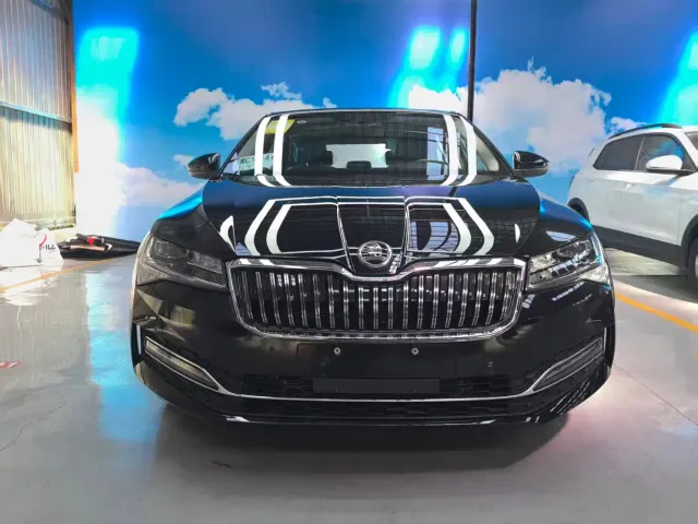 Skoda Superb — Фото автомобиля 2