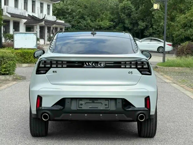 Lynk & Co 05 — Фото автомобиля 18
