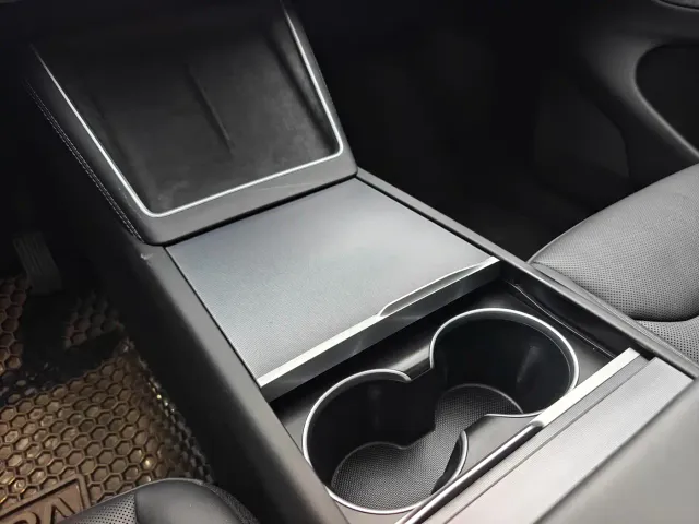 Tesla Model Y — Фото автомобиля 15