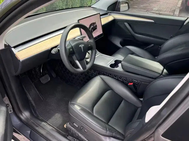 Tesla Model Y — Фото автомобиля 2