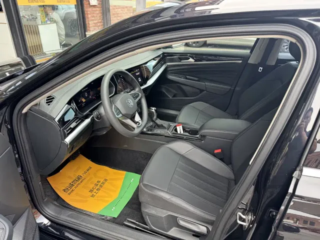 Volkswagen Passat — Фото автомобиля 8