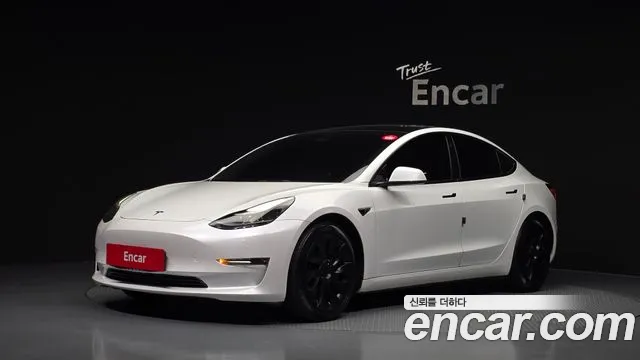 Фотография автомобиля — Tesla Model 3