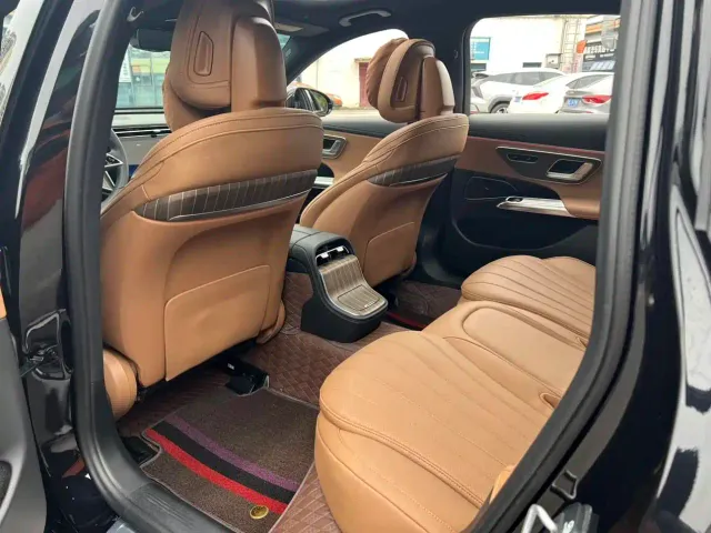 Mercedes-Benz E-Class — Фото автомобиля 5
