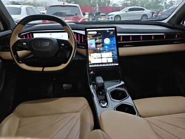 Geely Boyue L — Фото автомобиля 9