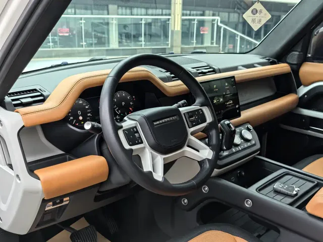 Land Rover Defender — Фото автомобиля 13