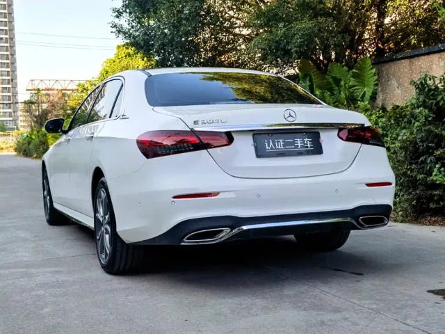 Mercedes-Benz E-Class — Фото автомобиля 5