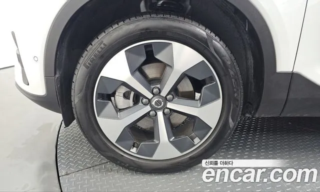 Volvo XC40 — Фото автомобиля 5